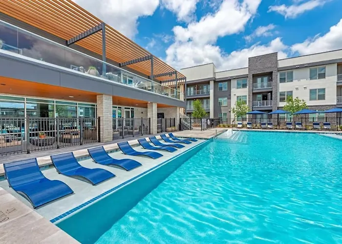 Attractive 2bd 2ba W Beautiful Pool In Worth Fort Worth