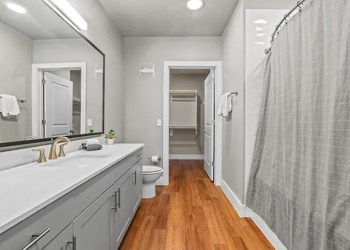Attractive 2bd 2ba W Beautiful Pool In Worth * Fort Worth
