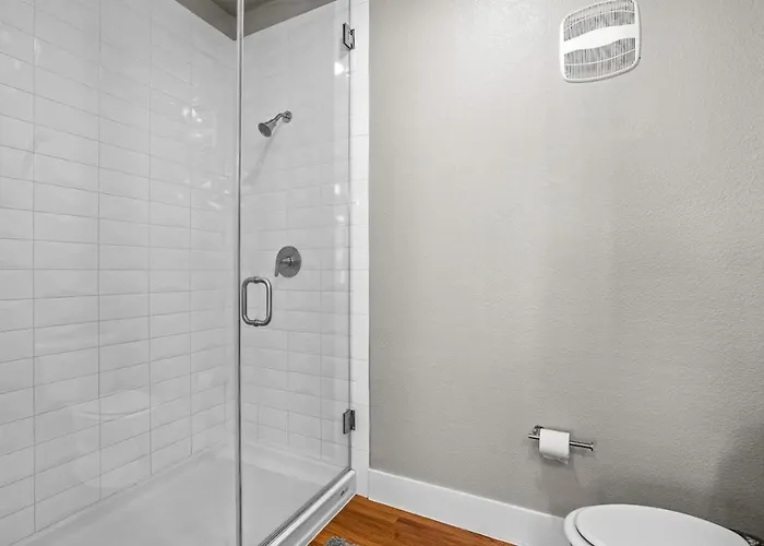Apartment Attractive 2bd 2ba W Beautiful Pool In Worth