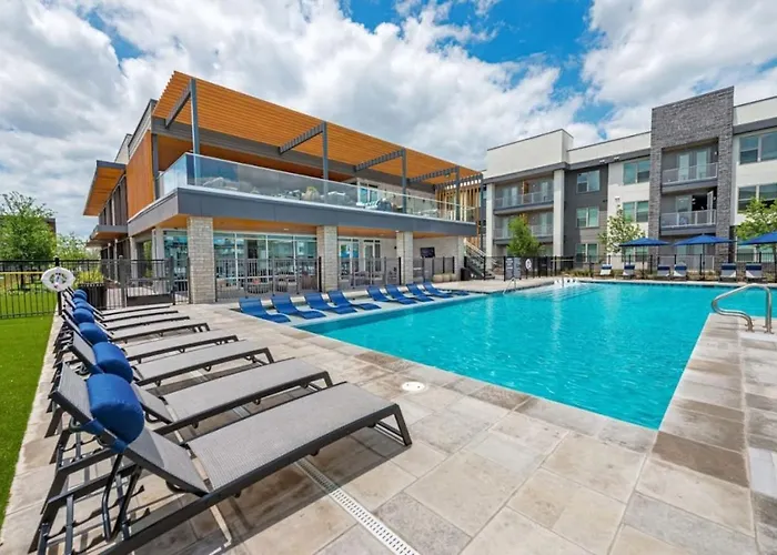 Apartment Attractive 2bd 2ba W Beautiful Pool In Worth *