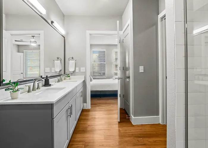 Attractive 2bd 2ba W Beautiful Pool In Worth Apartment Fort Worth