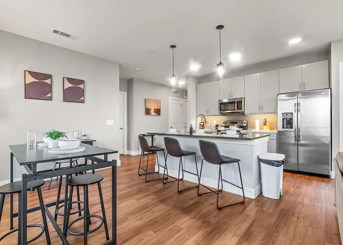 Apartment Attractive 2bd 2ba W Beautiful Pool In Worth