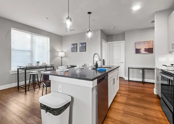 Apartment Attractive 2bd 2ba W Beautiful Pool In Worth *