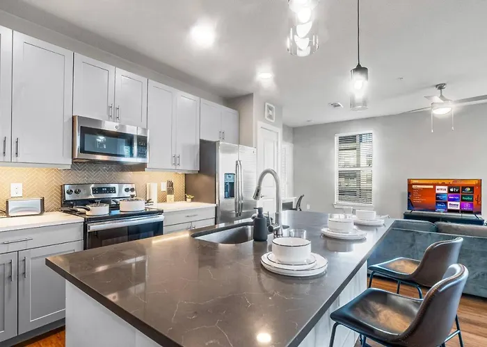 Apartment Attractive 2bd 2ba W Beautiful Pool In Worth *