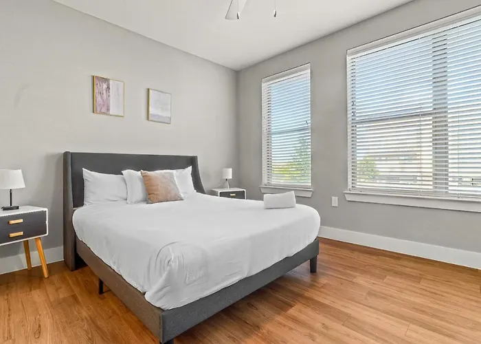 Attractive 2bd 2ba W Beautiful Pool In Worth Apartment Fort Worth